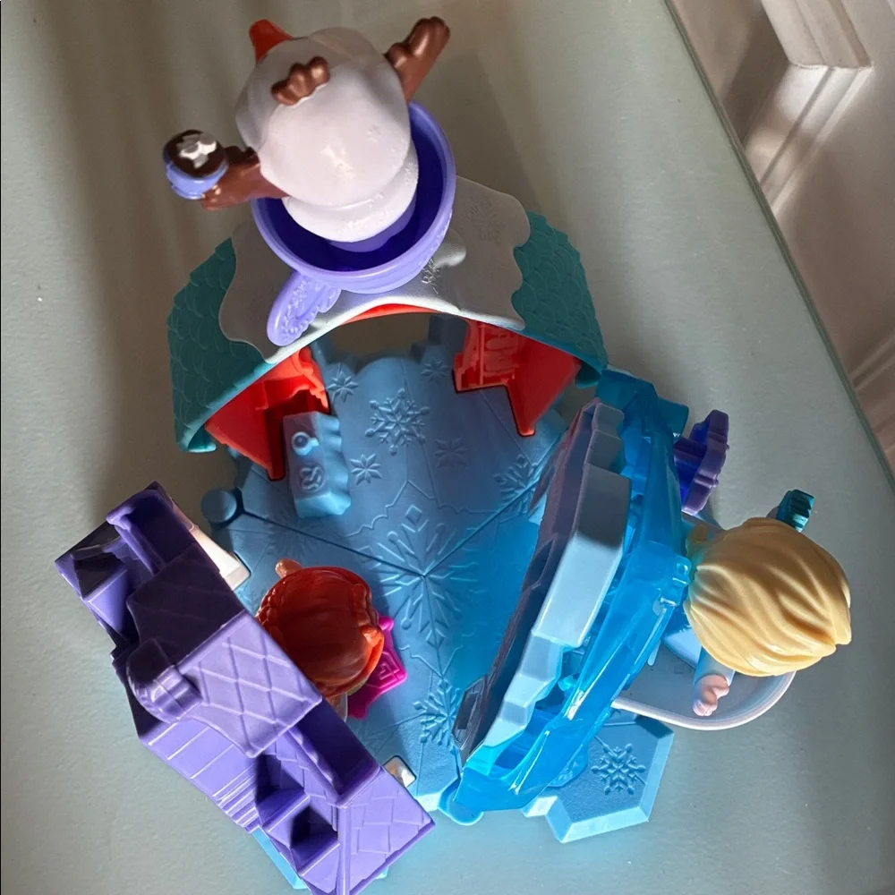 Little People Disney Frozen Snowflake Village Playset Fisher Price - Picture 3 of 11